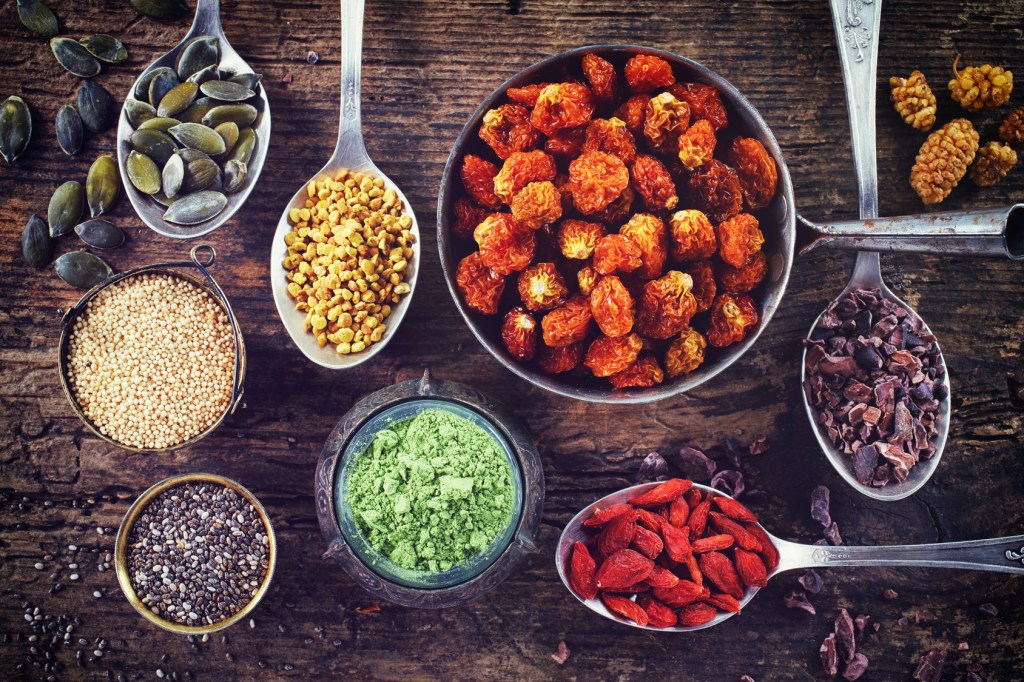 Superfoods. Bestaan ze echt? Ja, mits je een hoge ‘nutrient density’ als uitgangspunt&nbsp;neemt.